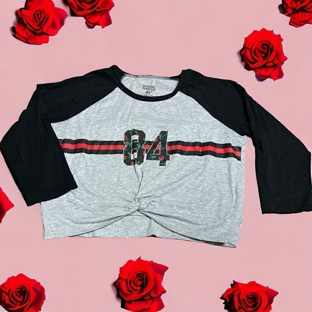 Almost Famous womens Long sleeve knitted front cropped top size XL.